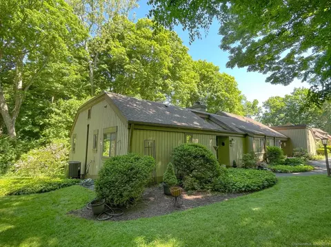 559 Heritage Vlg #A, Southbury, CT 06488
