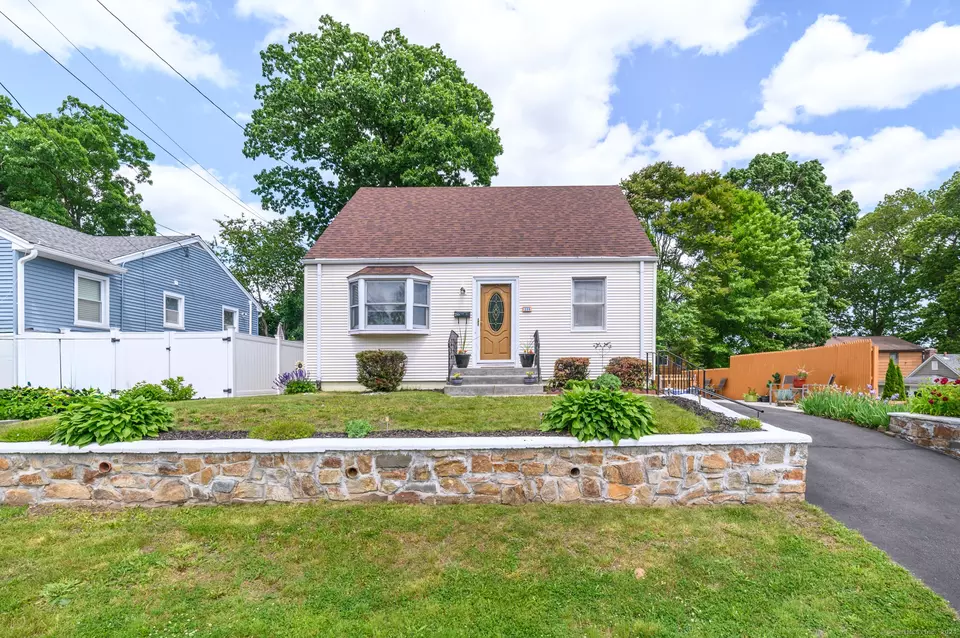 288 Oakwood St, Bridgeport, CT 06606 photo 1