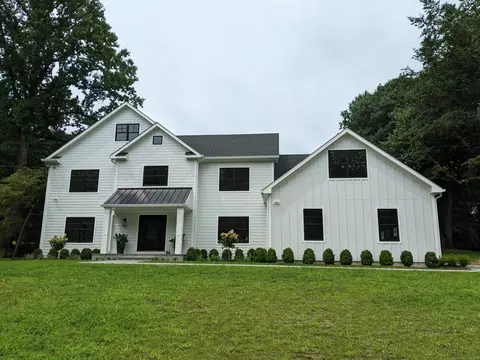 122 Hardesty Rd, Stamford, CT 06903