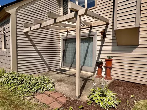 28 Little Oak Ln #28, Rocky Hill, CT 06067