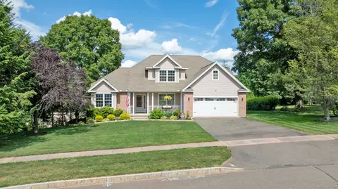 25 Frechette Cir, Manchester, CT 06040
