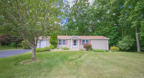 17 Mountain Laurel Rdg, Montville, CT 06382