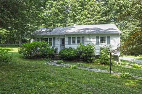 14 Blue Spruce Dr, Newtown, CT 06470