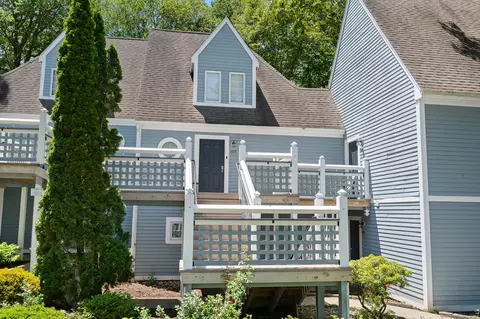 1023 Old Pond Ln, Norwich, CT 06360