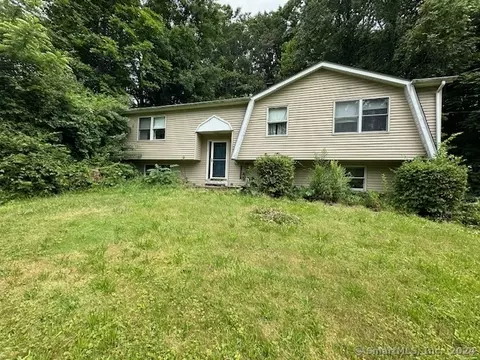 20 Mill Pond Rd, Hamden, CT 06514