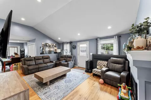 39 Short Beach Rd, East Haven, CT 06512