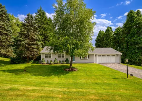 49 Trolane Rd, Watertown, CT 06795