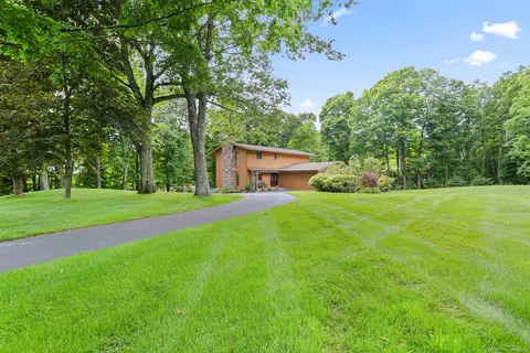 47 Beach Hill Rd, Trumbull, CT 06611