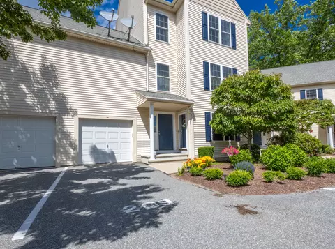 80 Perry St #209, Putnam, CT 06260