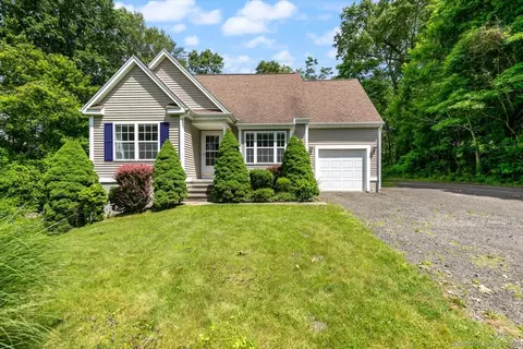 155 Four Rod Rd, Hamden, CT 06514