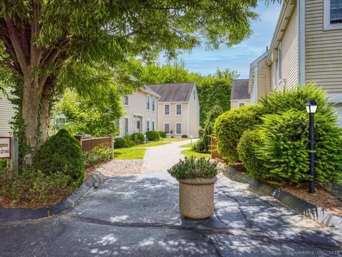 54 Rope Ferry Rd #H132, Waterford, CT 06385