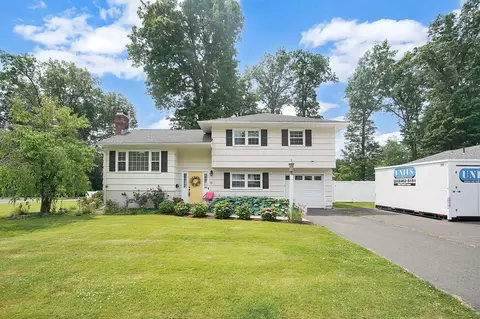 25 Parsons Dr, West Hartford, CT 06117