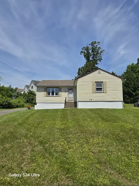 79 Deepwood Dr, Waterbury, CT 06708