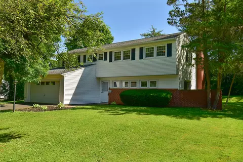 5 Laurel Ln, Bloomfield, CT 06002