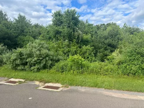 75 Brittany Ln, Somers, CT 06071
