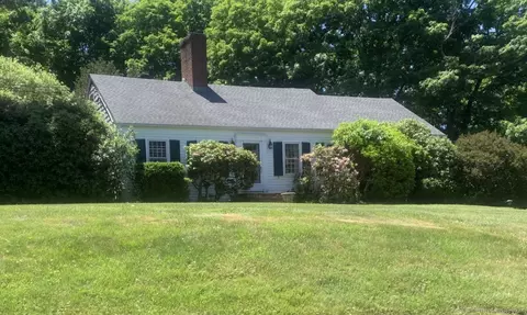 240 Carriage Dr, Middlebury, CT 06762