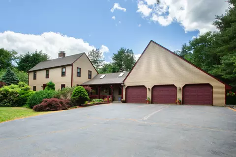 3 Hayfield Ln, Granby, CT 06035