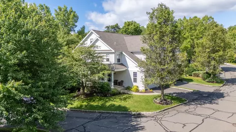 11 Pondside Way #11, Danbury, CT 06810