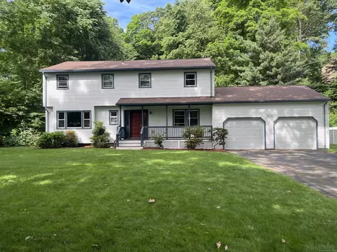 182 Magee Dr, Hamden, CT 06514