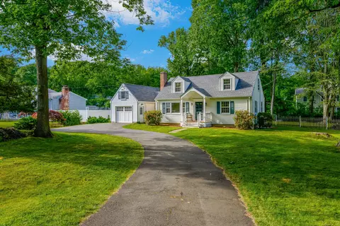 248 Tokeneke Rd, Darien, CT 06820