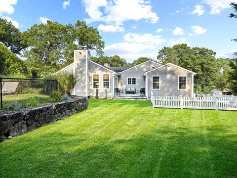 44 Idlewood Dr, Stamford, CT 06905
