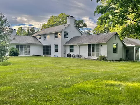 5 Sycamore Ln, North Haven, CT 06473