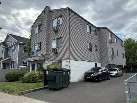 82 Lincoln Ave #2C, Bridgeport, CT 06606