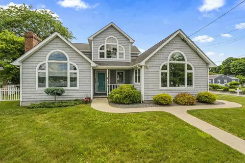 141 Niantic River Rd, Waterford, CT 06385