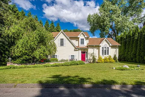 28 Castle Ln, Ansonia, CT 06401