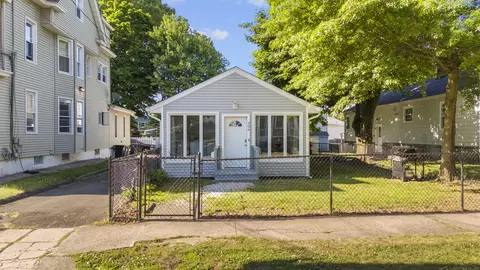 306 Park St, West Haven, CT 06516