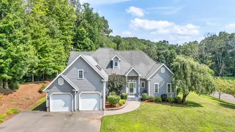 400 Edgemark Acres Acres, Meriden, CT 06451