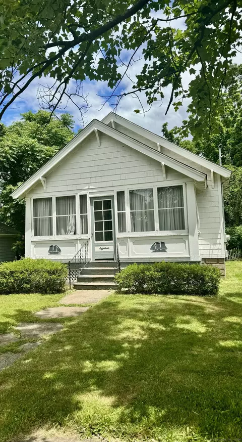 18 Orchard St, West Haven, CT 06516