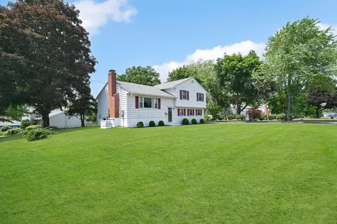 1 Old Village Rd, Bloomfield, CT 06002