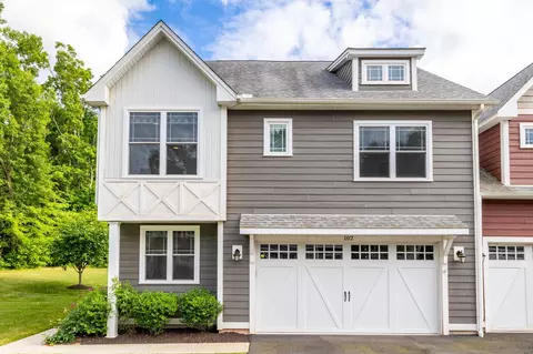 102 Daniel Dr #102, North Haven, CT 06473