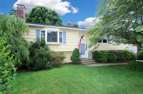 64 Brook Hill Rd, Hamden, CT 06514