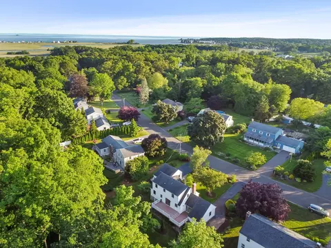 28 Horseshoe Rd, Guilford, CT 06437