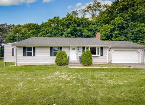 15 Heath Ct, Cheshire, CT 06410