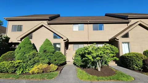 4 Canterbury Ct #3, Middletown, CT 06457