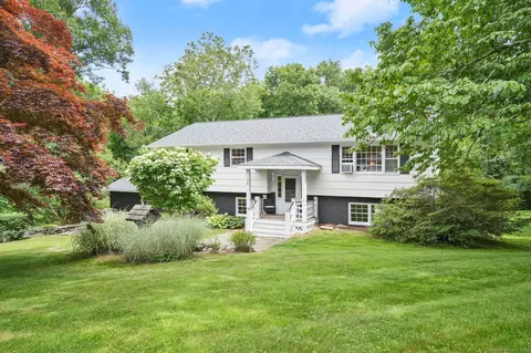 36 Jo Mar Dr, Newtown, CT 06482