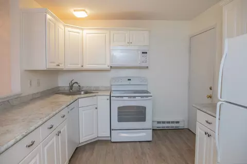 87 Wellington Dr #87, Farmington, CT 06032
