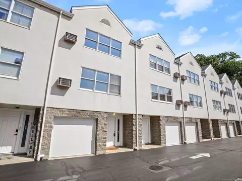 55 Woodland Pl #2, Stamford, CT 06902