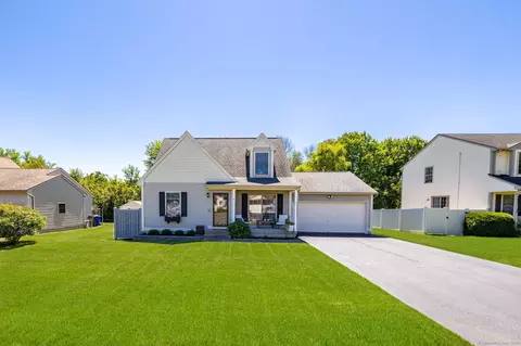 4 Harvest Ln, East Granby, CT 06026