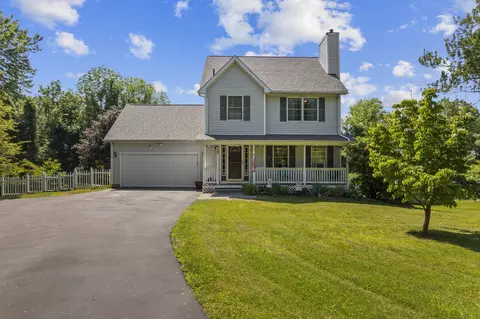 17 Huntington Dr, Plainfield, CT 06374