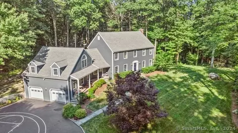 40 Lounsbury Ln, Ridgefield, CT 06877