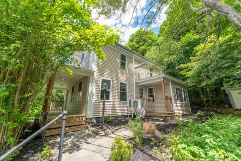 133 School St, Putnam, CT 06260