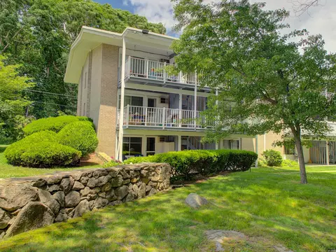 281 Gardner Ave #K2, New London, CT 06320