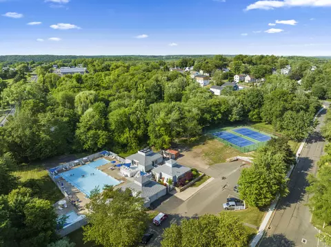 63 Peddlars Dr #63, Branford, CT 06405