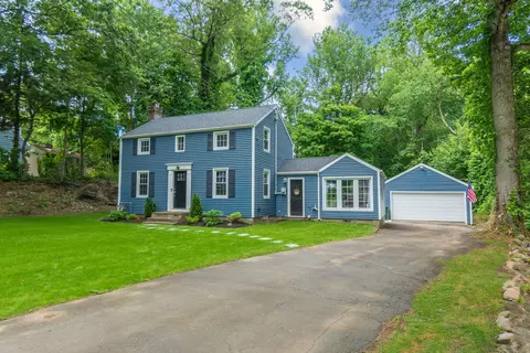 141 Cedarhurst Ln, Milford, CT 06461