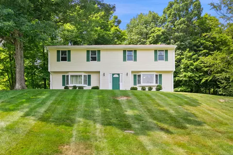 18 Stage Rd, Brookfield, CT 06804