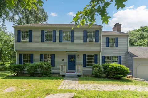 30 Michelle Ln, Guilford, CT 06437